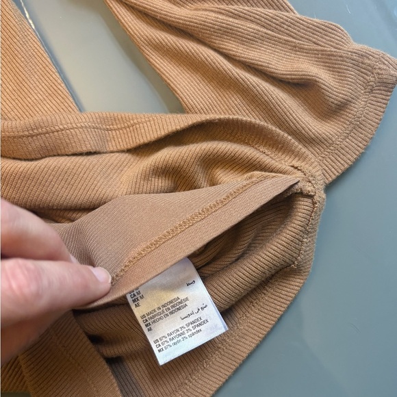 INC International Concepts Tan Fitted Vneck long sleeve women's Blouse Medium - Picture 8 of 10